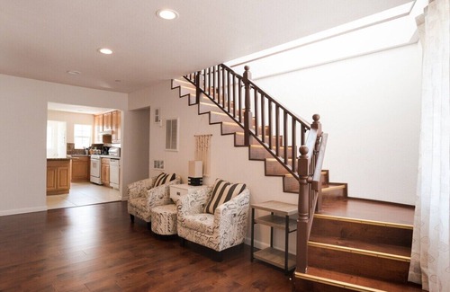 Oakland House | 2402 - Stylish Urban 4B3B Close to Zoo, Coliseum, FWY & BART