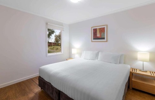 Cowes Villa | 241 - Modern Exclusive Resort Villa w Pool Spa & Gym