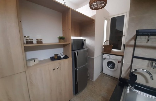 Beirut Apartment | 24h electricity : Silvia's Art Terrace