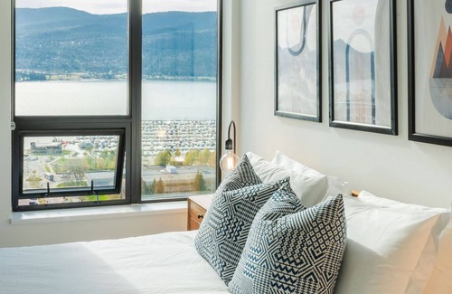 Downtown Kelowna Apartment | 24th Floor Panoramic Penthouse in DT Kelowna With Amazing Views; Huge, Brand-new