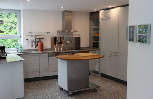 Munchen District Villa | 25 min to Center - 2680sf Artist's House South Munich - Vacation Work Seminars