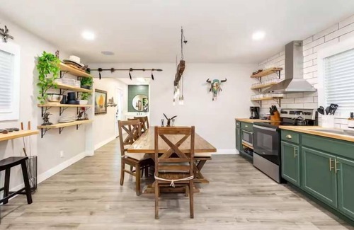 Valle House | 25 Min to Grand Canyon | Hot tub & Fire Pit