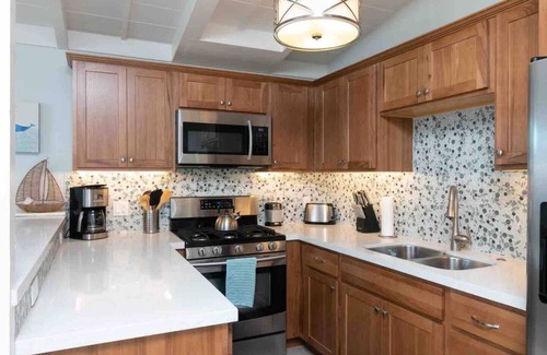 Pierpont Bay House | 25% Off Oct! Walk To Beach, Beautiful Ocean Views