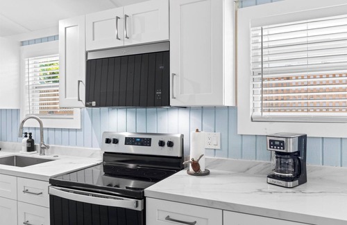 Key West Historic District House | 25% Off Rate-Upgraded Cottage-Steps to Famous Duval Street &Historic Seaport