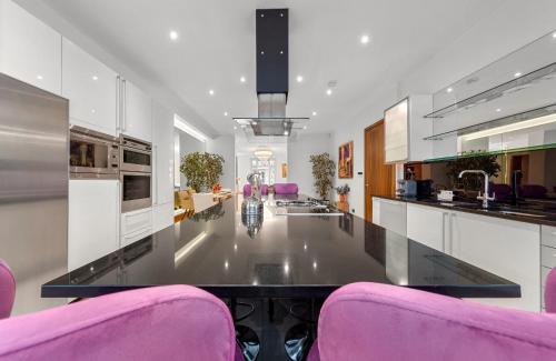 South Kensington Apartment | 250 SqM MEGA MANSION