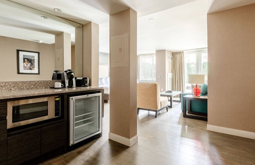 West End Apartment | 2500 Penn, a Placemakr Experience