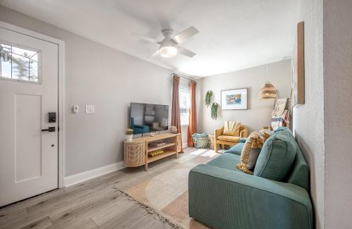 Tampa Apartment | 2501 W North B St Unit 7