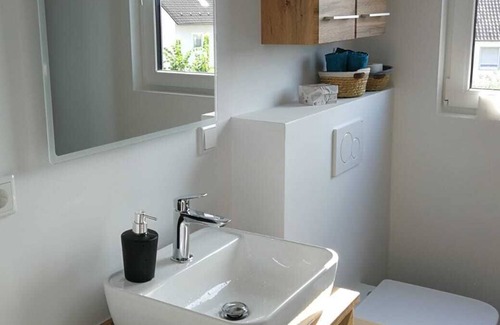 Wendelstein Apartment | 25m² Dachgeschoss Zimmer mit Eigenem Bad