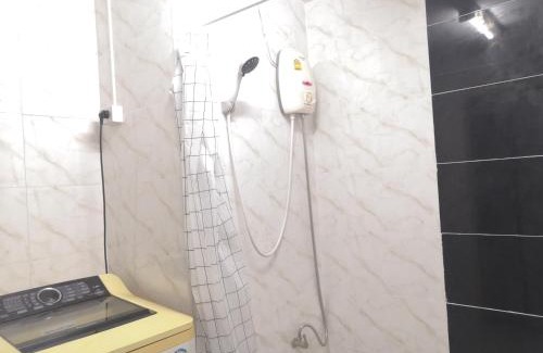 Wat Ket Apartment | 26 condo with pool opposite the train station, near old city and Nimman