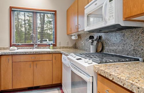 Overlook Park House | 26 Mountain View Lodge - Meredith Lodging