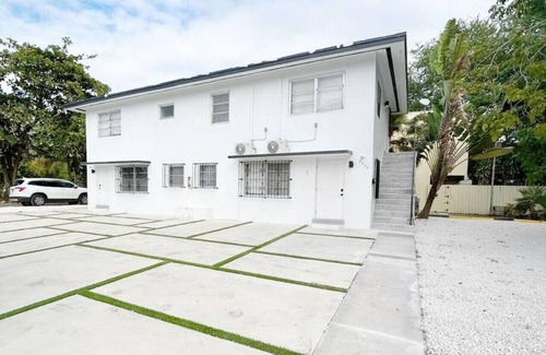 Coral Way Apartment | 2655 SW - APT 1 · Fully equipped Apt w/parking near Cocowalk!
