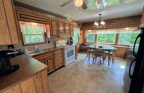 Twin Mountain House | 26CM - private camp in Bretton Woods, wifi, AC, private yard with great views!