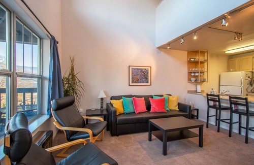 Hood River Condo | 27 Lodge - A Little Slice of Heaven! Updated, Steps to Downtown, Lodge Condo