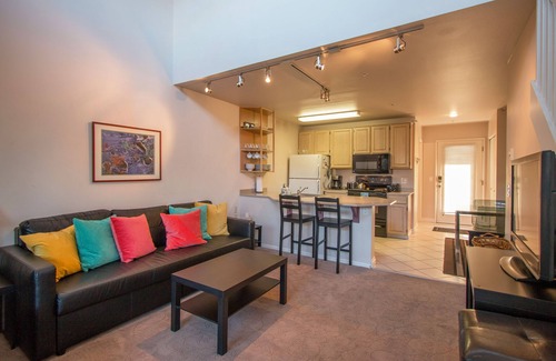 Hood River Condo | 27 Lodge - A Little Slice of Heaven! Updated, Steps to Downtown, Lodge Condo