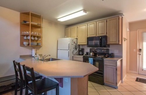 Hood River Condo | 27 Lodge - A Little Slice of Heaven! Updated, Steps to Downtown, Lodge Condo