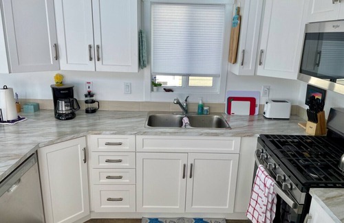 Regional District of Mount Waddington Apartment | 27 - On The Rocks Cottage