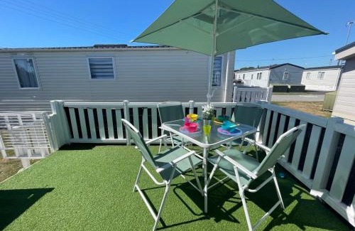 Pevensey Ski Chalet | 27 Tower View Pevensey Bay Holiday Park