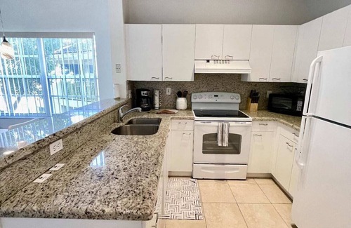 Boca Raton Apartment | 270D - Boca Retreat w/Pool, Parking, Near Evert Tennis & Shops