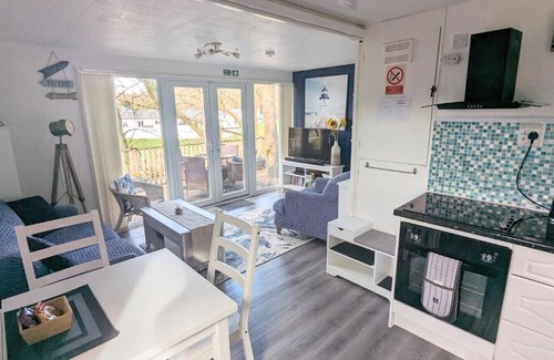 Bont Newydd Ski Chalet | 271 Riverside, Glan Gwna Holiday Park