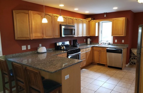 Guild Condo | 2800 sq ft, spacious retreat 4 bedrm 3 bathrm. Outdoor game and picnic area.