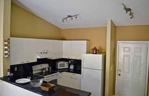 Mission Bay Apartment | 280D - Boca Retreat w/Pool, Parking, Near Evert Tennis & Shops