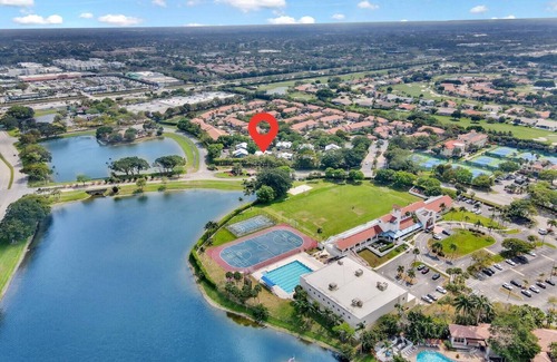 Mission Bay Apartment | 280D - Boca Retreat w/Pool, Parking, Near Evert Tennis & Shops
