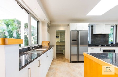 Castor Bay Apartment | 29 Commodore Parry, Castor Bay