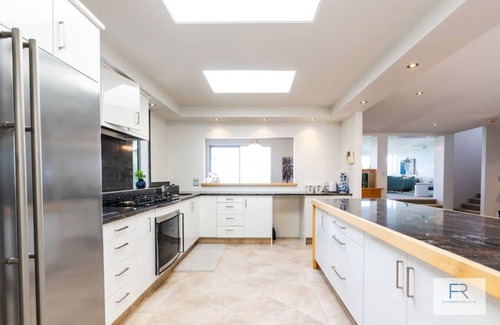 Castor Bay Apartment | 29 Commodore Parry, Castor Bay