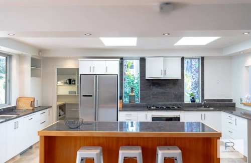 Castor Bay Apartment | 29 Commodore Parry, Castor Bay