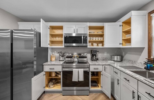 Middletown House | #29 - Modern 5 Bedroom/2 Bath