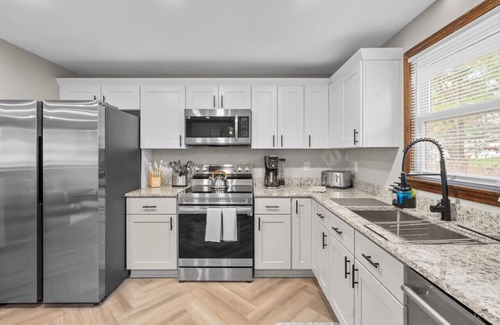 Middletown House | #29 - Modern 5 Bedroom/2 Bath