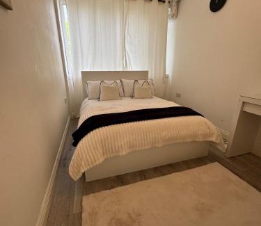 Sheldon Apartment | 29 Sweet 1 Bed sleeps 4 with free parking BHX NEC