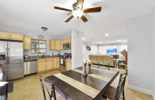 Highland Garden Villa | 2904 Hollywood in Hollywood