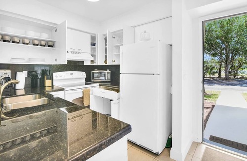 Mission Bay Apartment | 290B - Boca Retreat w/Pool, Parking, Near Evert Tennis & Shops