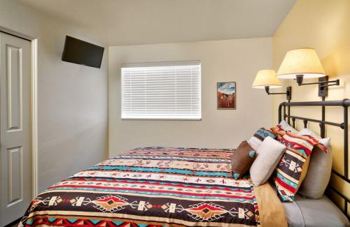 Moab South Valley Apartment | 2A Relaxing Redcliff Condo