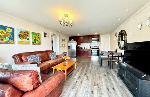 Westlake House | 2b/1b nearby beach