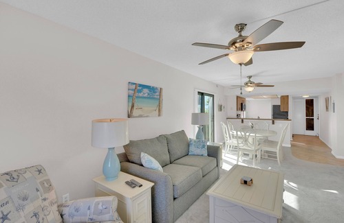South Island Condo | 2B/2B Fairview Isles 226 Condo, Walk to Beach, Heated Pool!