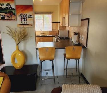 Die Hoewes Apartment | 2b - 74 No load shedding - 2 bed home