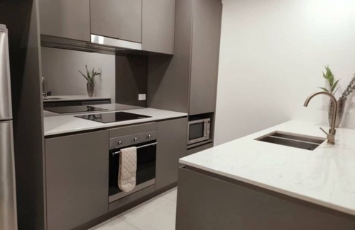 Belconnen Apartment | 2B/R modern apartment free parking prime location