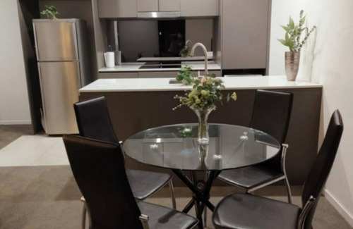 Belconnen Apartment | 2B/R modern apartment free parking prime location
