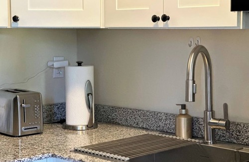 College Hill Apartment | 2B1B Family Retreat,Private Kitchen, Brown&RISD