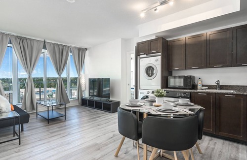 Brentwood Condo | 2BD 2BA mountain view Condo near UofC CTrain + Gym