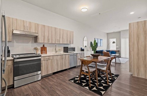 Hanover Place Apartment | 2Bd/2Ba w/Gym+Uptown Theater