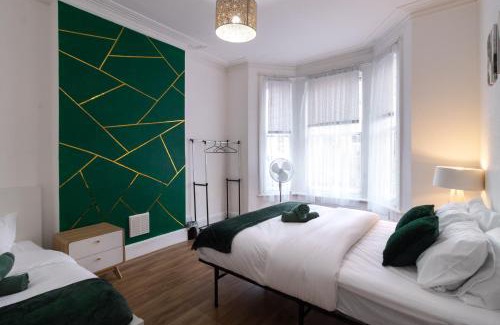 Charlton Apartment | 2BD Garden Flat - Parking - O2,Excel,CityAirport