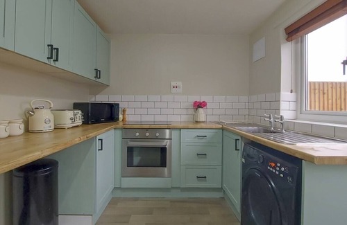 Stevenage House | 2BD Home: Locale Near Old Town and Fast London Links