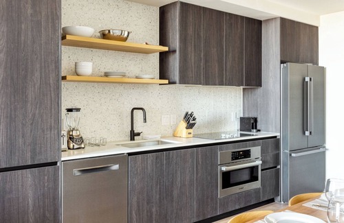 Rainey Street Historic District Condo | 2BDR Condo w/Luxe Amenities in Downtown | Natiivo