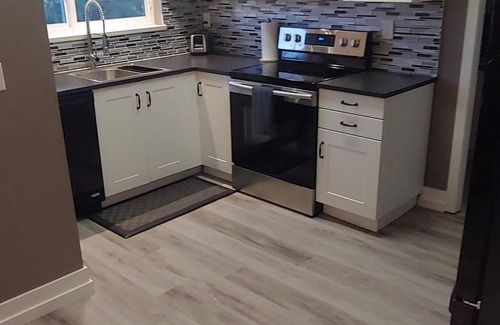 McMillan House | 2bdrm Suite in Executive Home with Sweeping Mountain and Valley Views