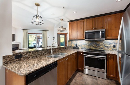 Cougar Creek Condo | 2Bed/2Bath Mountain Getaway with Pool/Hot Tub