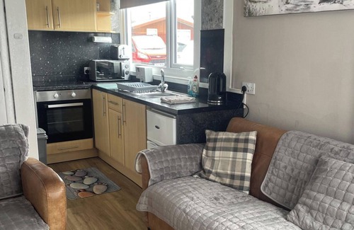 Bridlington Ski Chalet | 2Bed Chalet Sleeps 4- Garden, Balcony, Pets, Beach