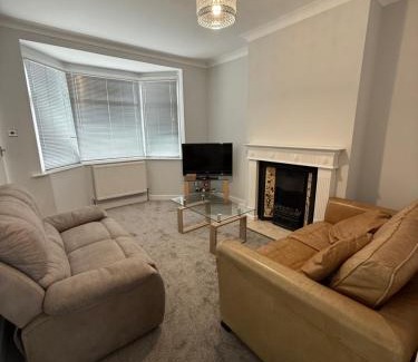 Kingswinford Apartment | 2Bed Contractor & Family Stay Kingswinford DY6